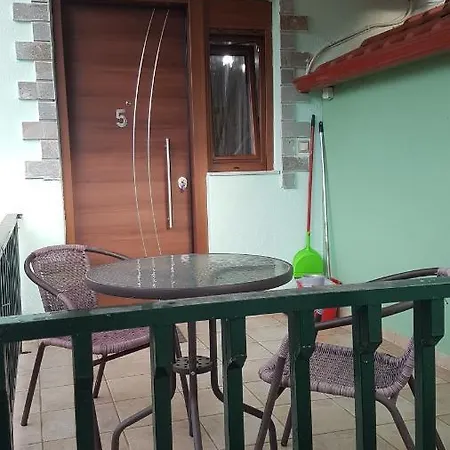 Relax بيت ضيافة Vrasná